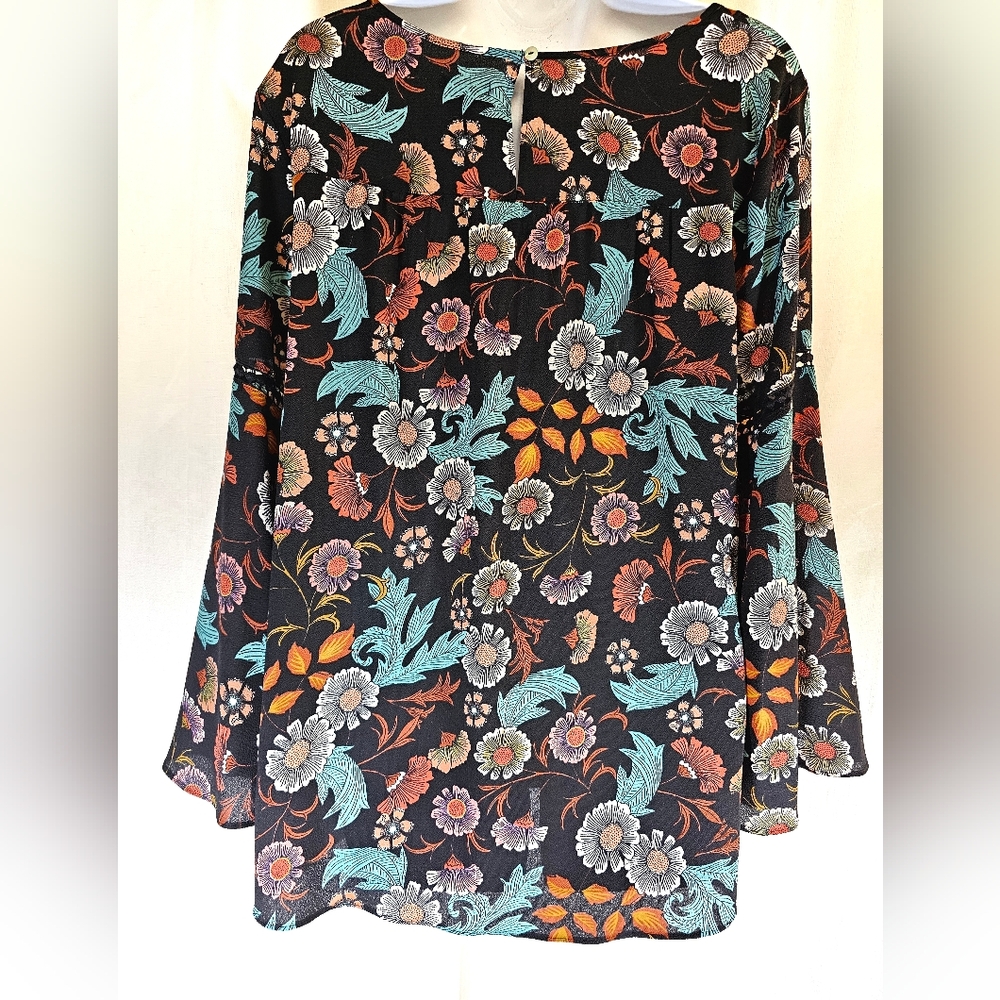 2/$20 New Directions L Floral Eyelet Top - Picture 6 of 7